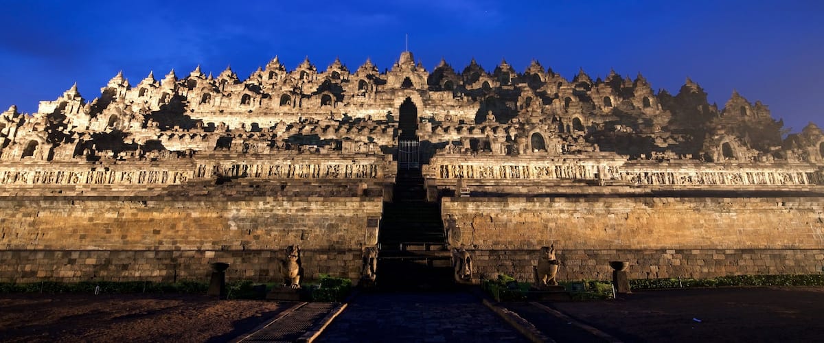 Borobudur mit einem historische Architektur und Geschichtliches