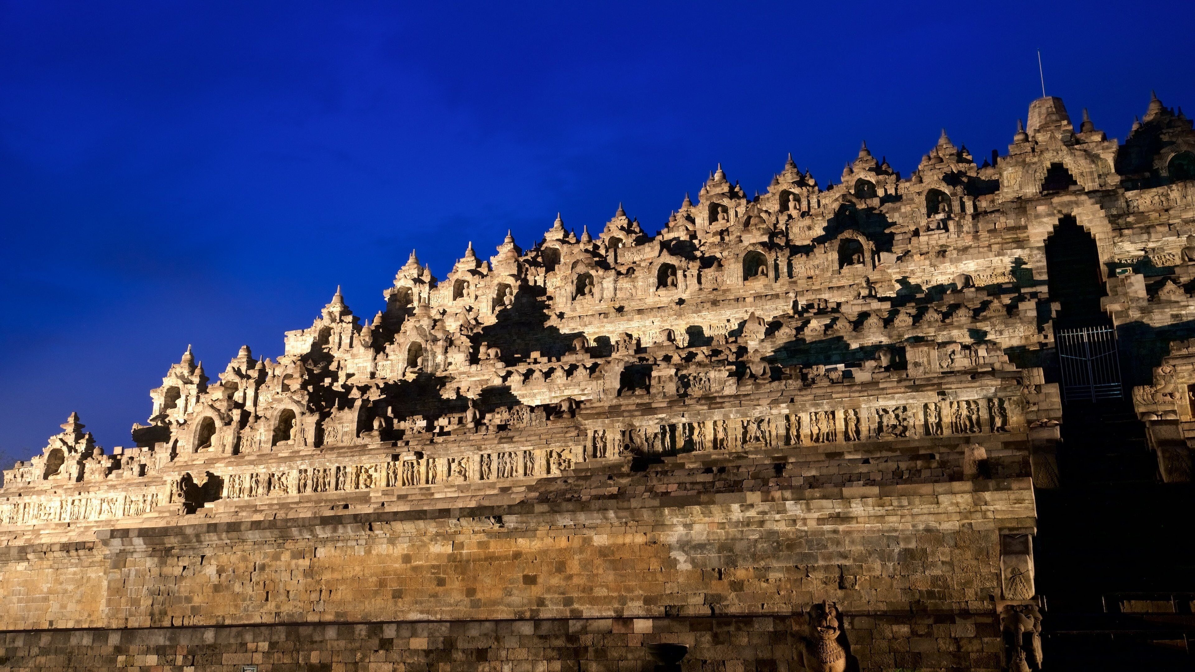 Templo de Borobudur caracterizando elementos de patrimônio