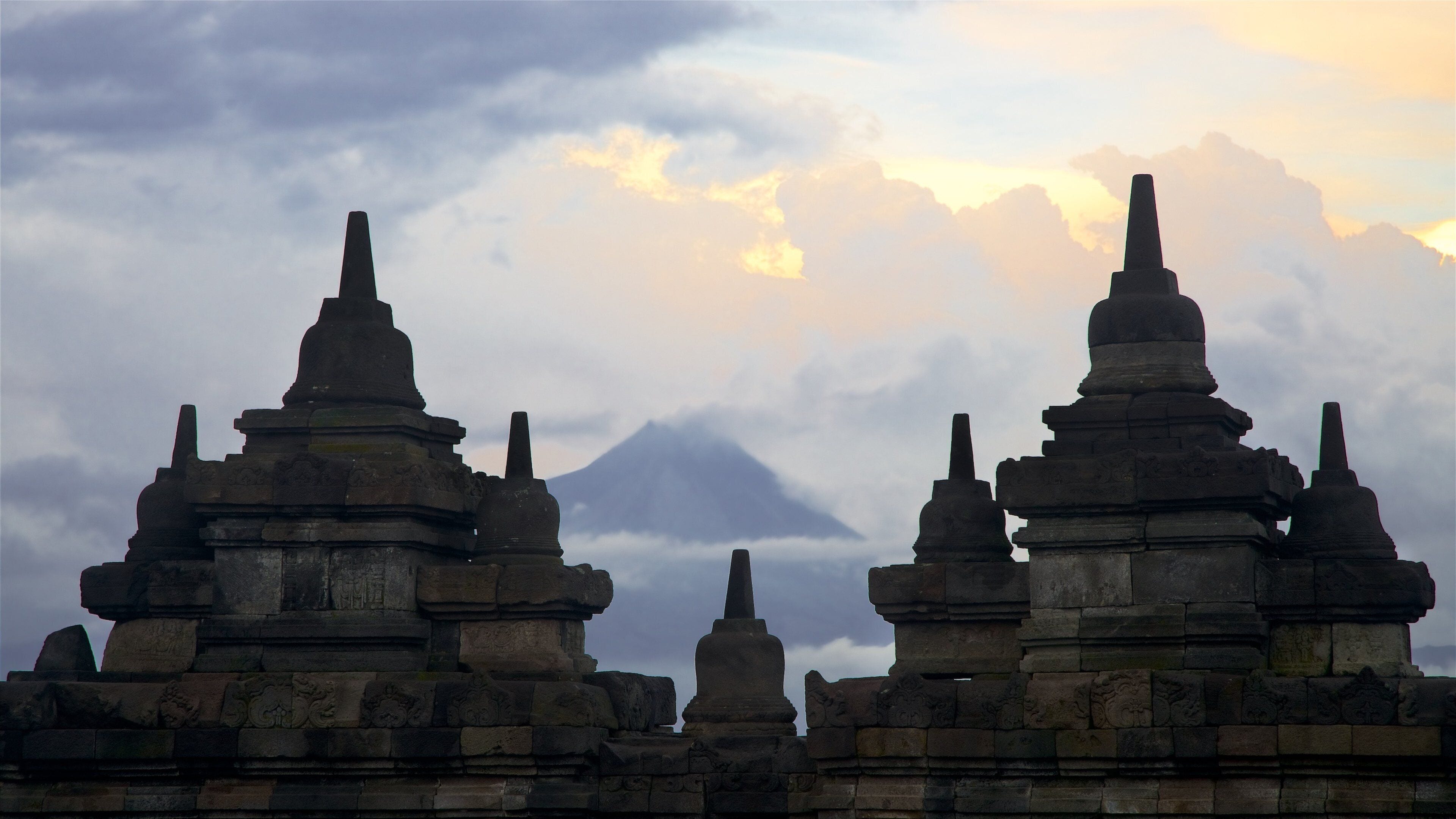 Borobudur que incluye elementos patrimoniales