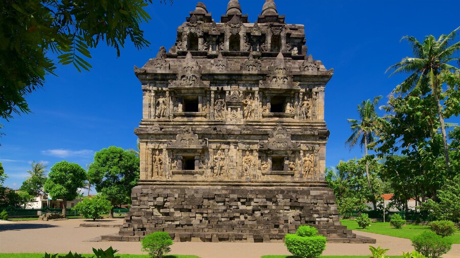 Candi Sari featuring a garden and heritage architecture