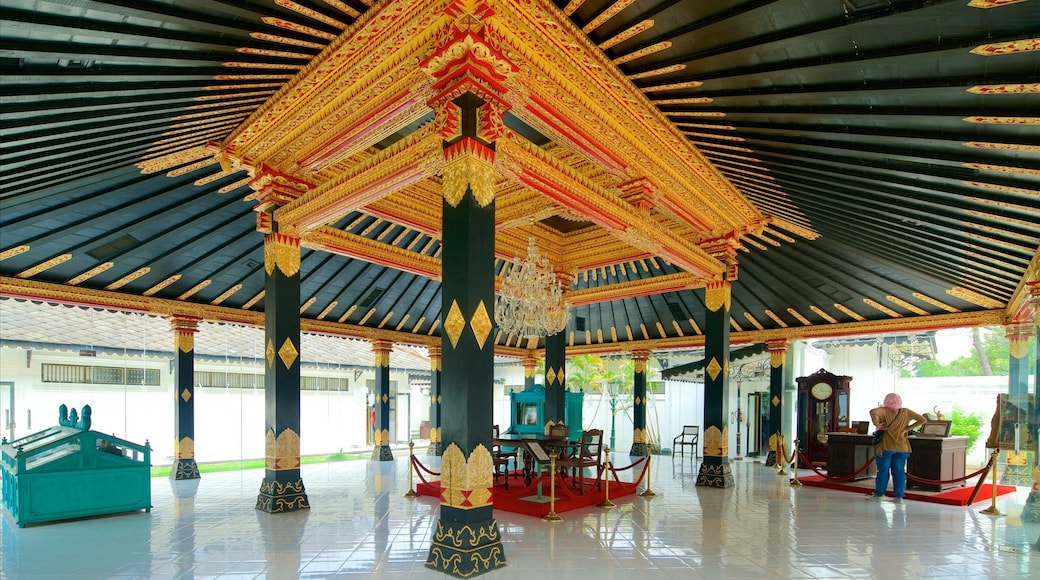 Kraton-komplekset som omfatter kulturarvsgenstande og interiør