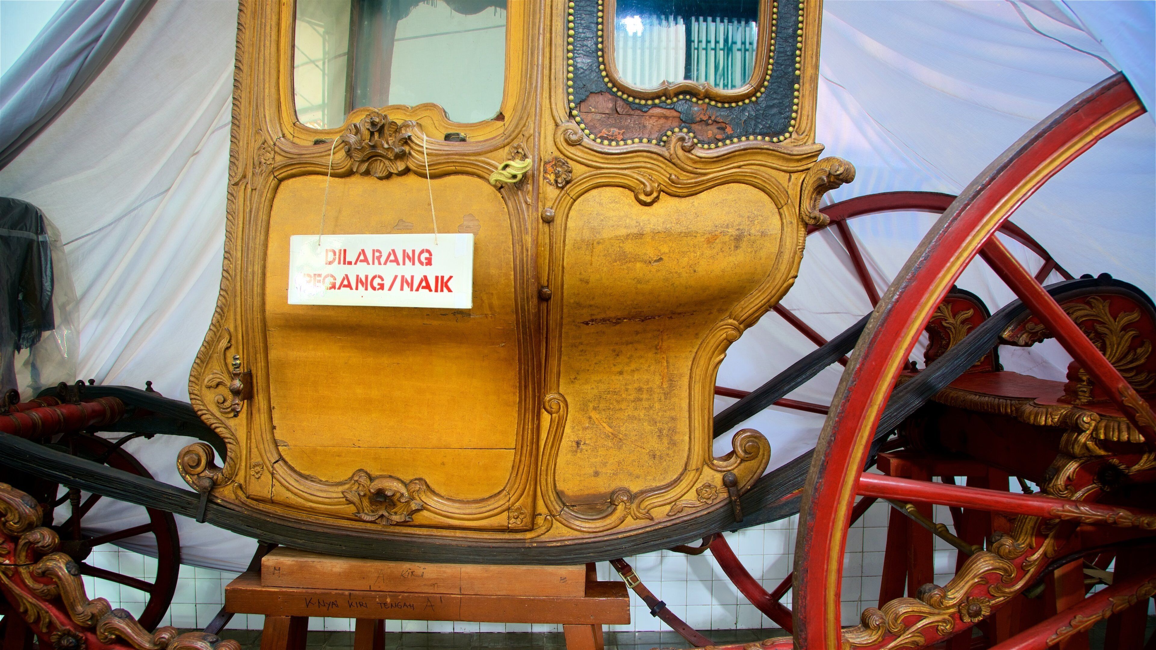 Complejo de Kraton ofreciendo elementos patrimoniales