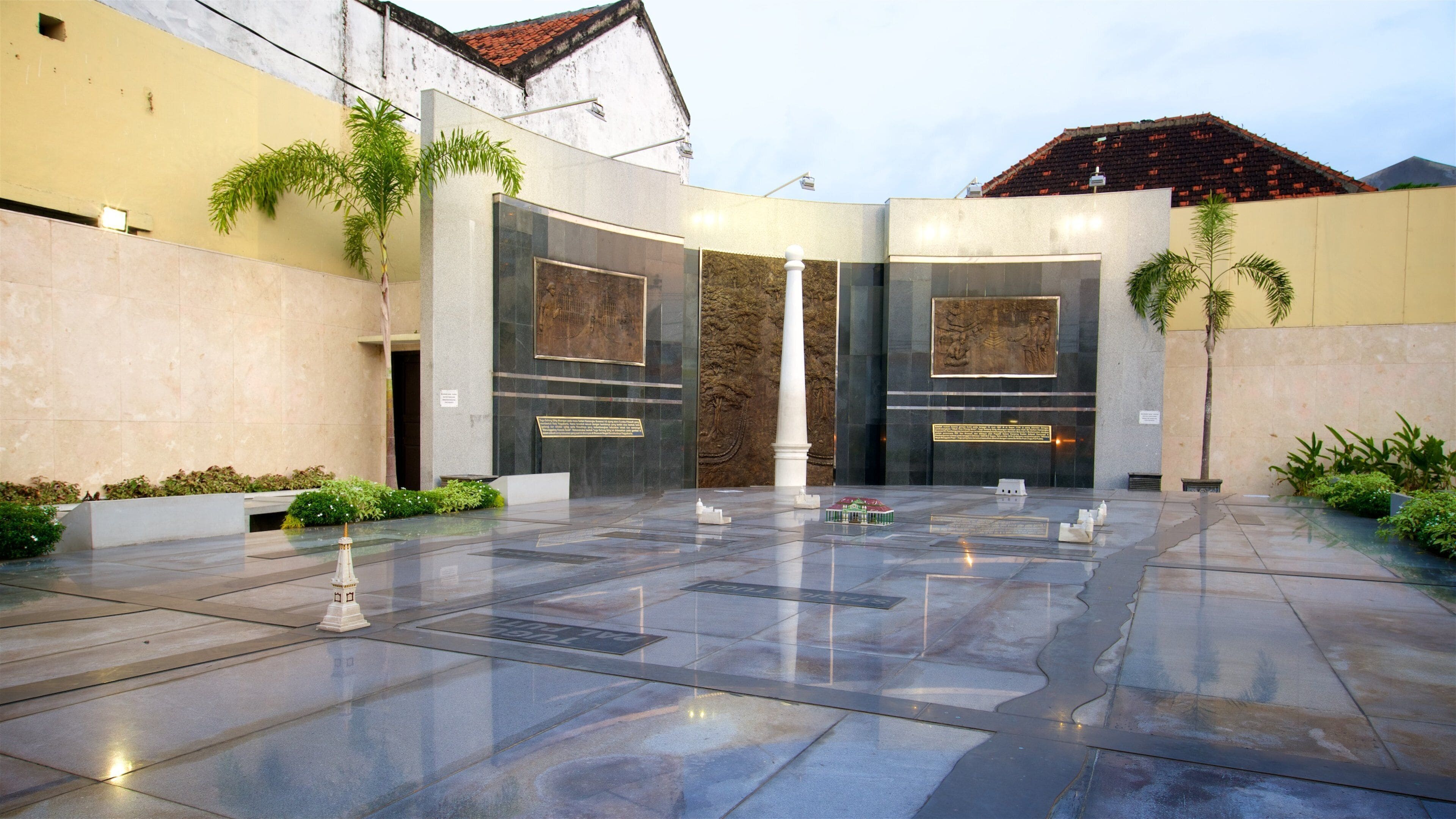 Tugu Monument which includes modern architecture