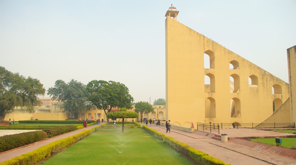 Jantar Mantar showing a garden