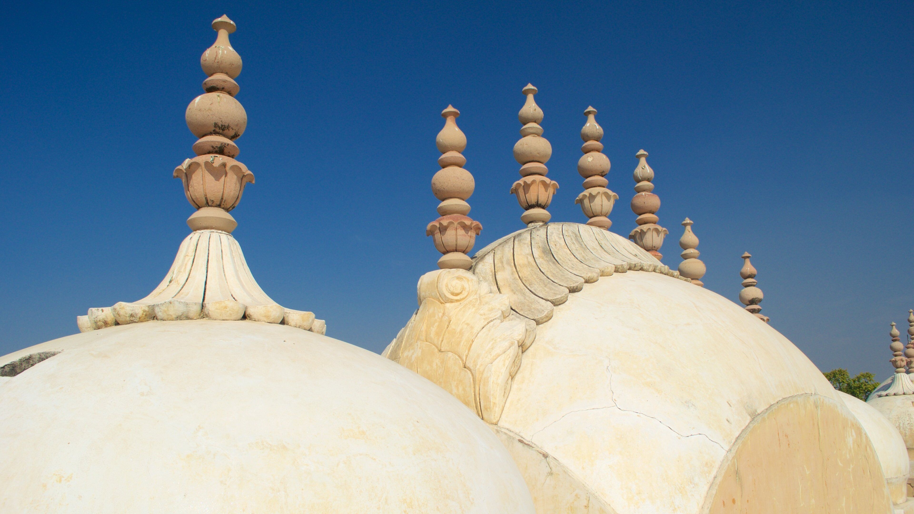 Nahargarh Fort featuring chateau or palace