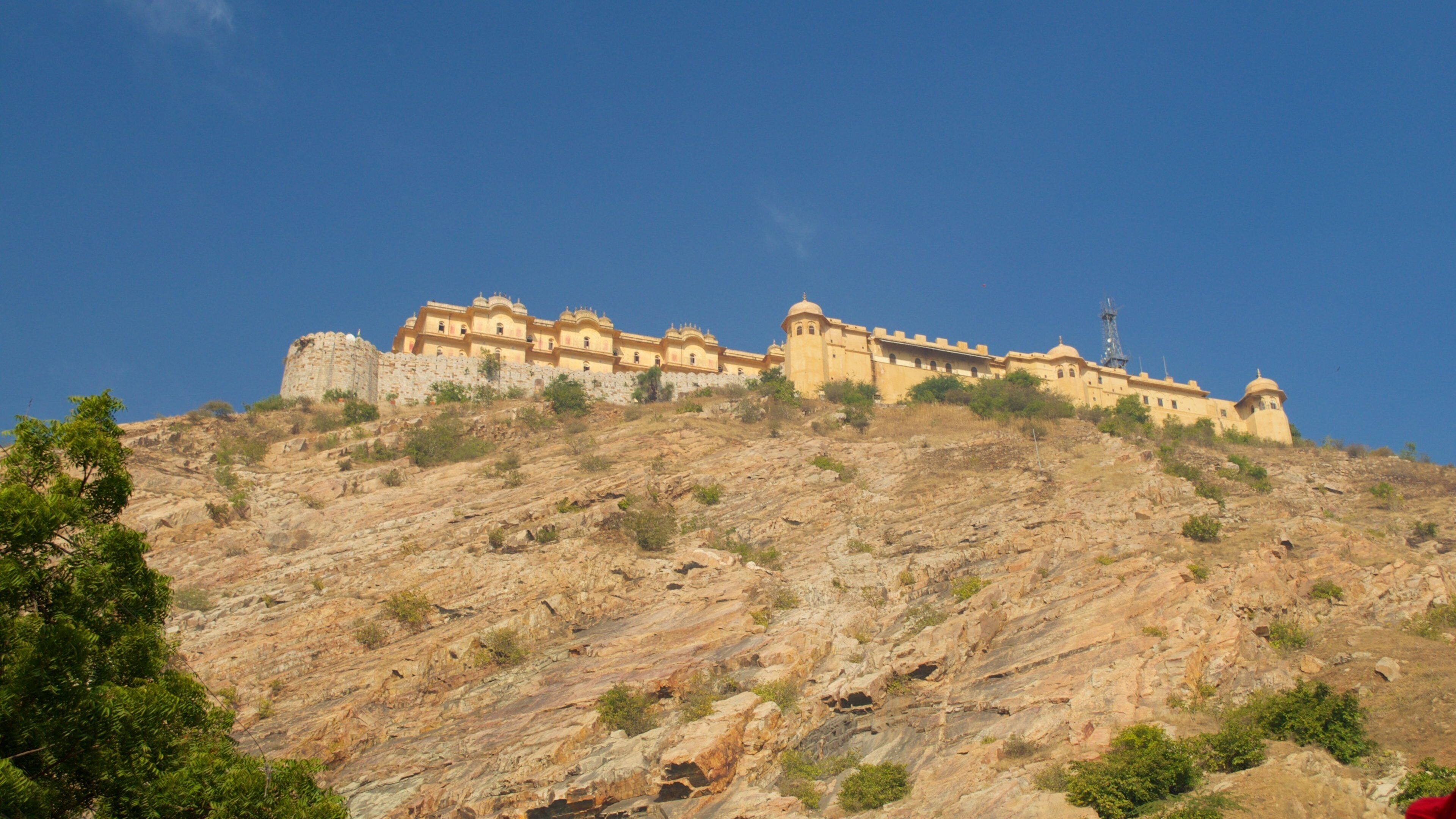 Nahargarh Fort showing chateau or palace