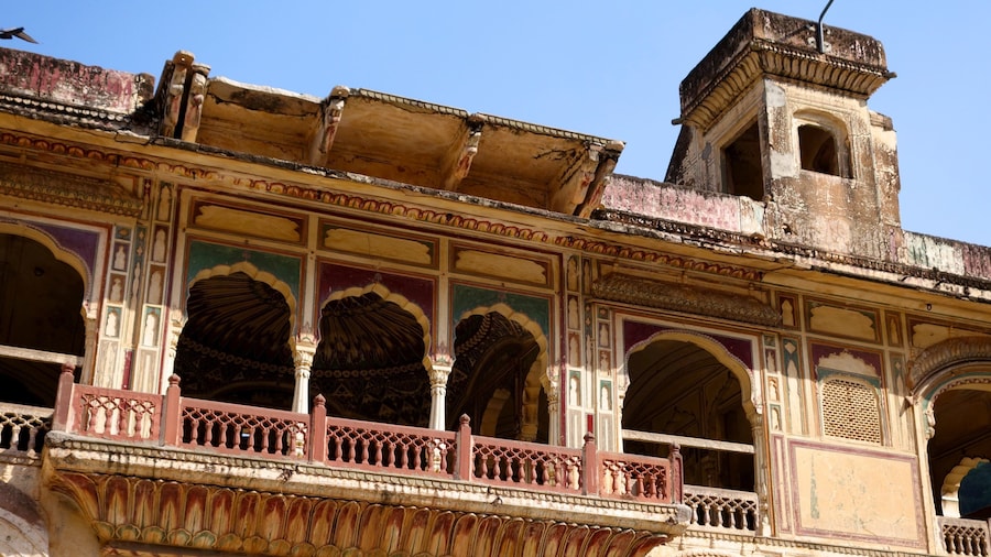 Galta-Templo de los Monos que incluye patrimonio de arquitectura y castillo o palacio