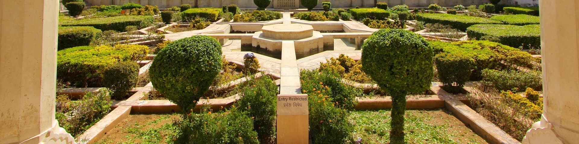 アンベール要塞 どの含み シャトーあるいは宮殿, 公園 と 遺跡