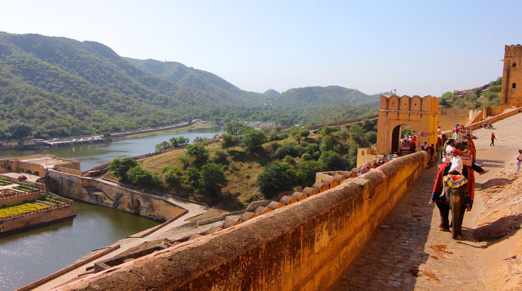 Amber Fort showing heritage architecture, landscape views and chateau or palace