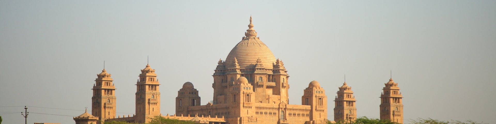 Palacio de Umaid Bhawan mostrando elementos del patrimonio, un castillo y patrimonio de arquitectura