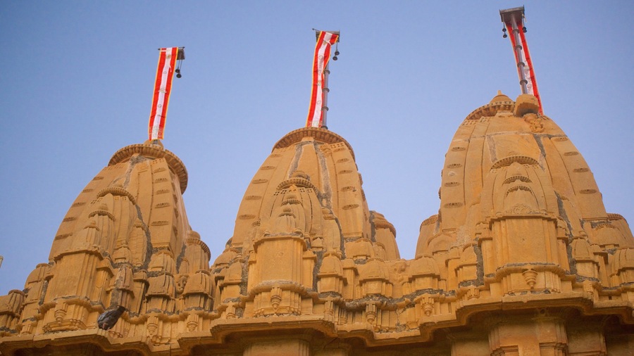 Jaisalmer Fort which includes a statue or sculpture and heritage elements