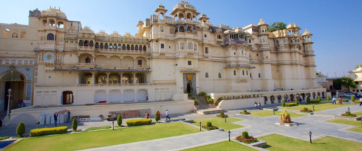 City Palace showing chateau or palace, heritage elements and a park