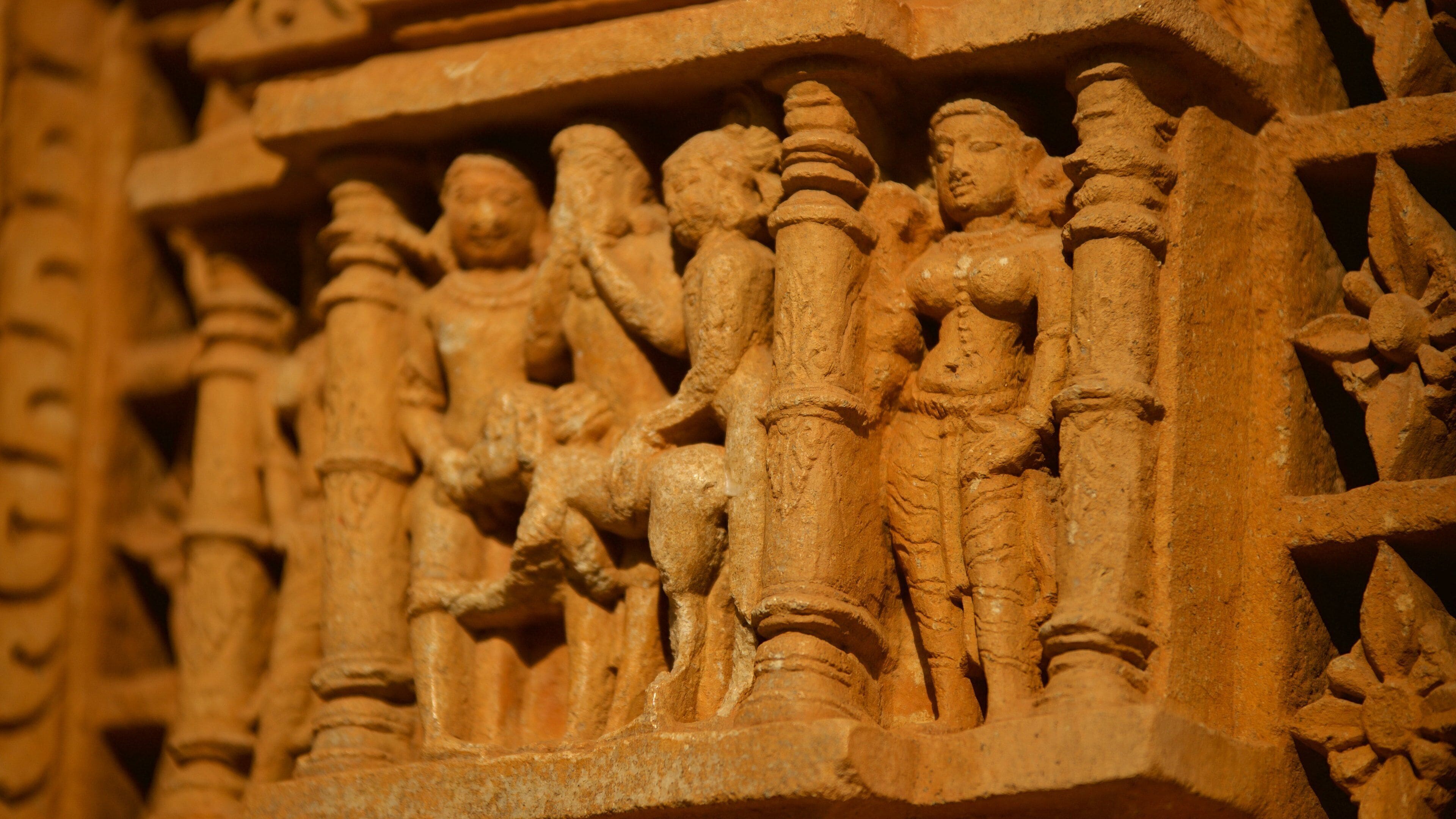 Nagda mostrando un templo o lugar de culto y elementos del patrimonio