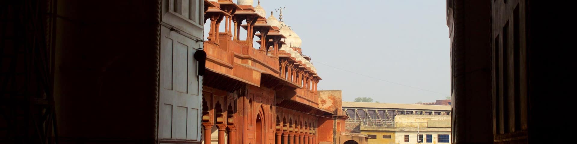 Jama Masjid which includes a mosque