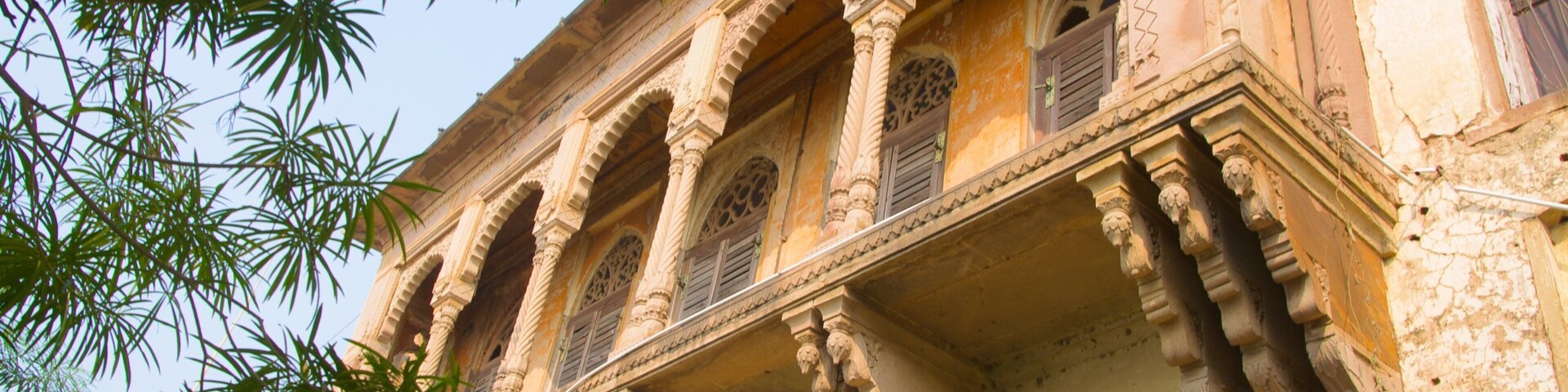 Ramnagar Fort featuring a house, heritage elements and heritage architecture