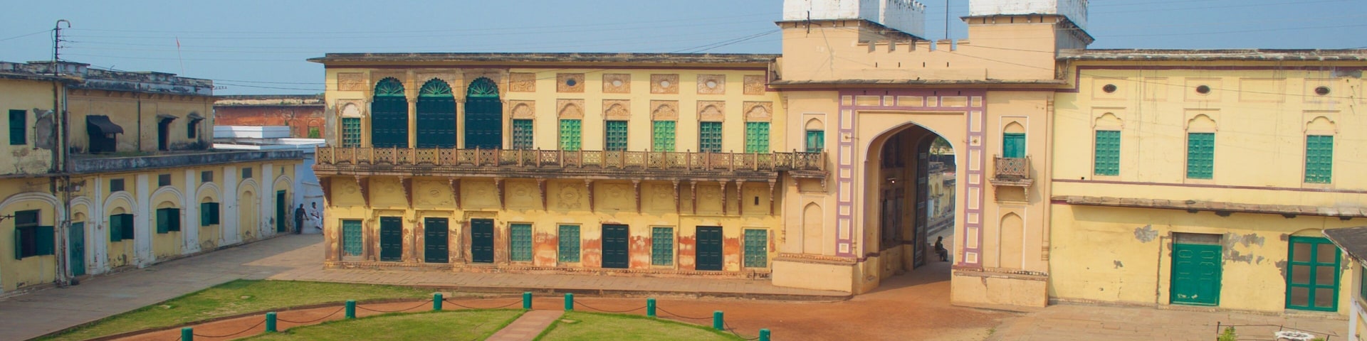 Ramnagar Fort showing heritage architecture, a house and a square or plaza