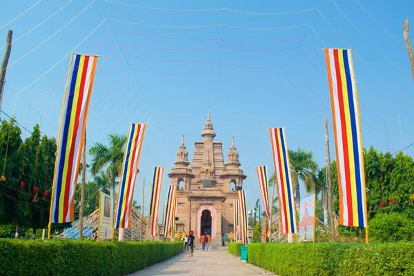 MonastÚre de Mulagandha Kuti Vihara mettant en vedette scÚnes de rue, temple ou lieu de culte et éléments religieux