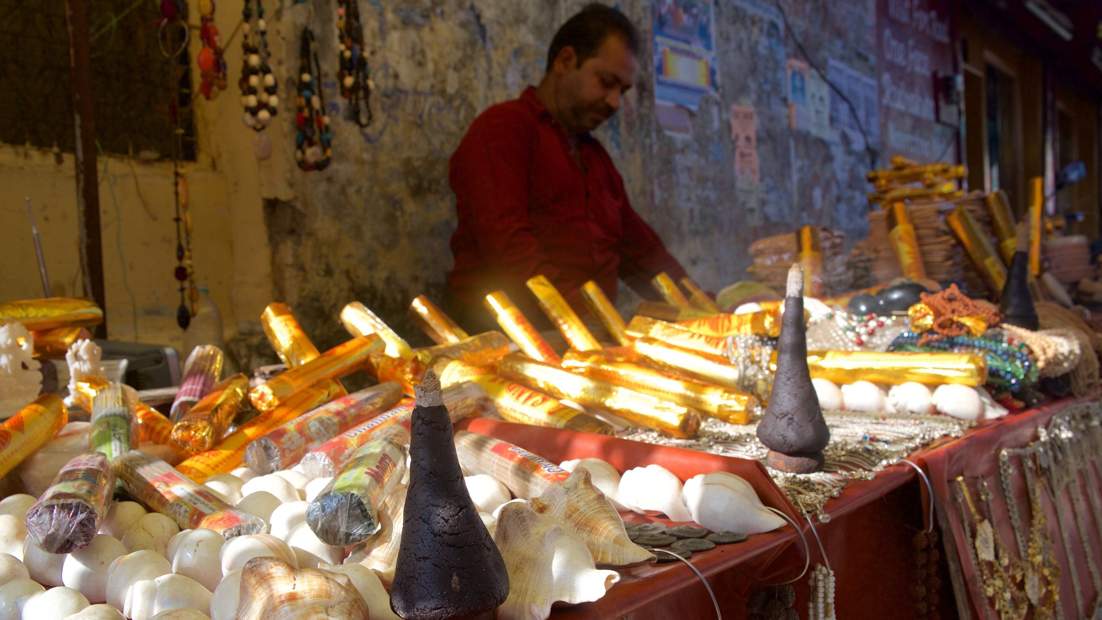 라크슈만 줄라 을 특징 시장 뿐만 아니라 남자