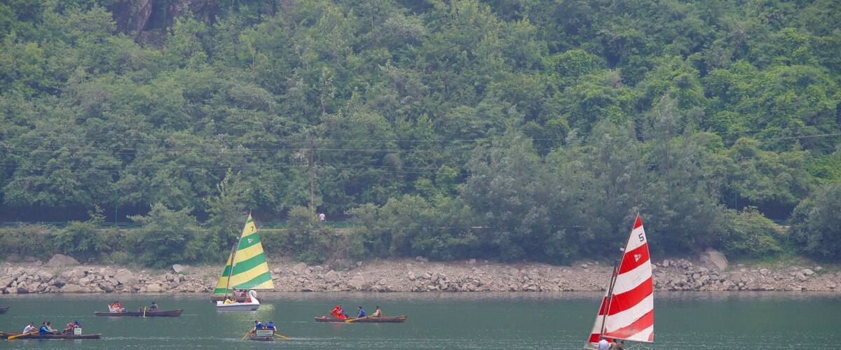 Nainital Lake which includes sailing, a lake or waterhole and kayaking or canoeing