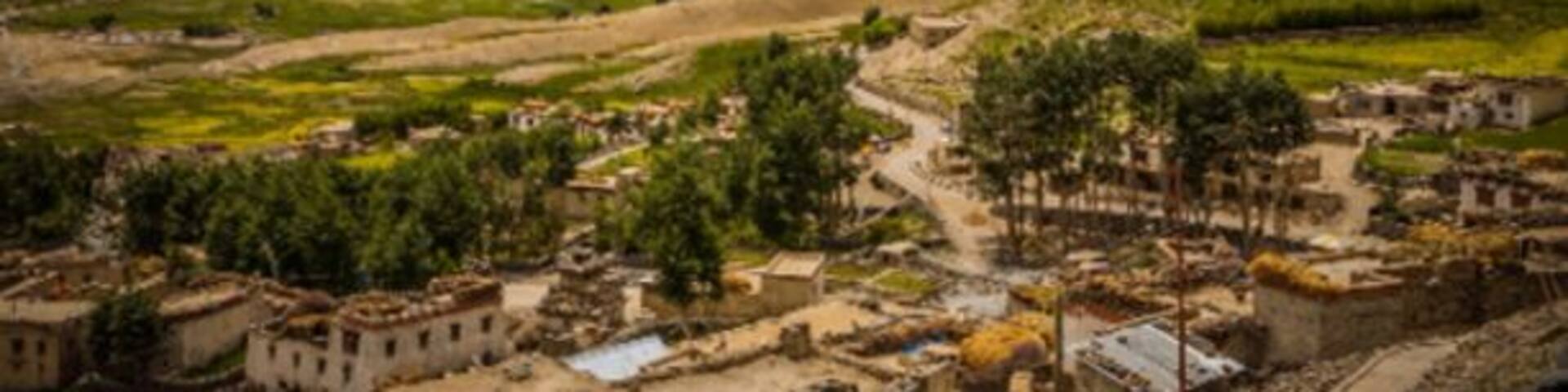 #TroveOn A “model village” in Zanskar A few kilometers from Padum, the headquarters of Zanskar is Karsha. Karsha was our introduction to the concept of a vertical village down a mountain cliff.
http://sandeepachetan.com/karsha-monastery-view-zanskar/