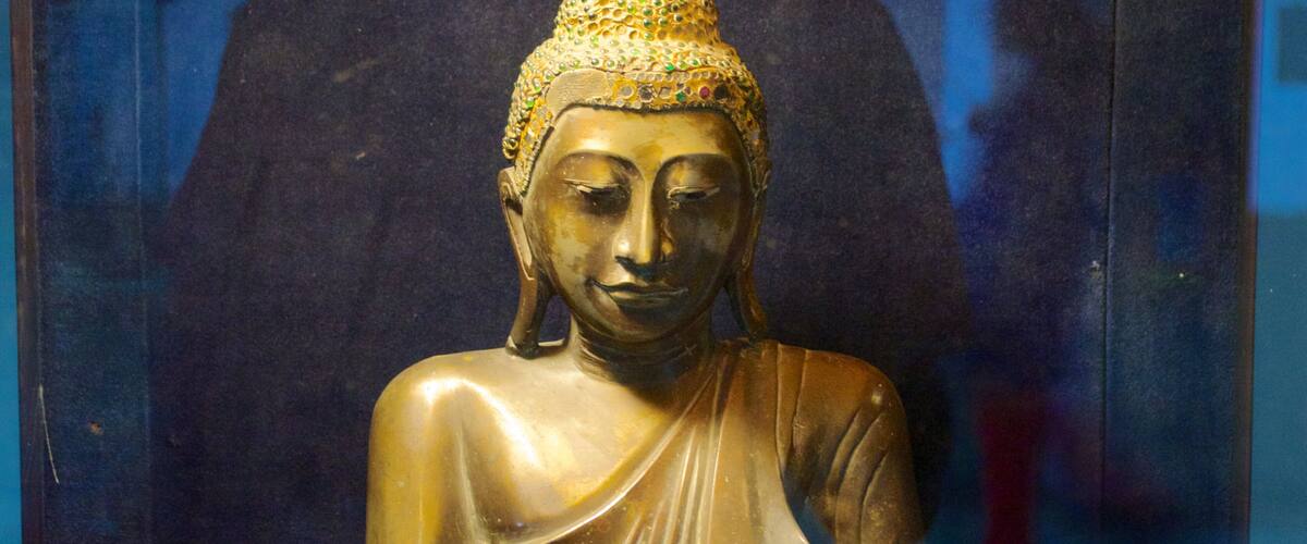 Museo de la ciudad que incluye elementos religiosos