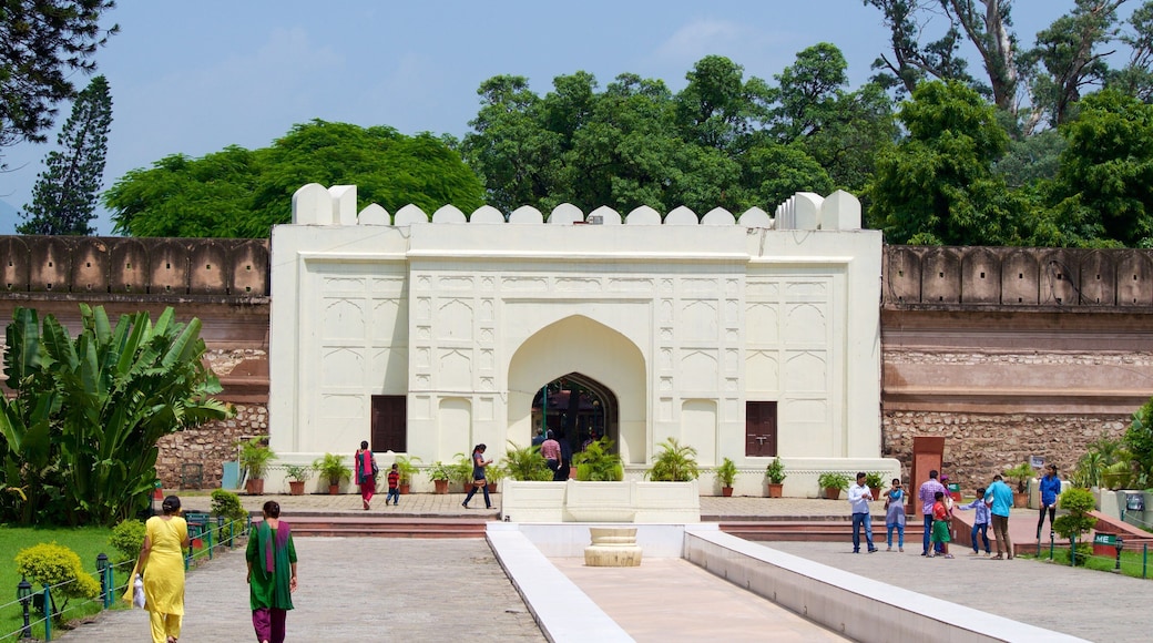 Yadavindra Gardens showing heritage elements and a park