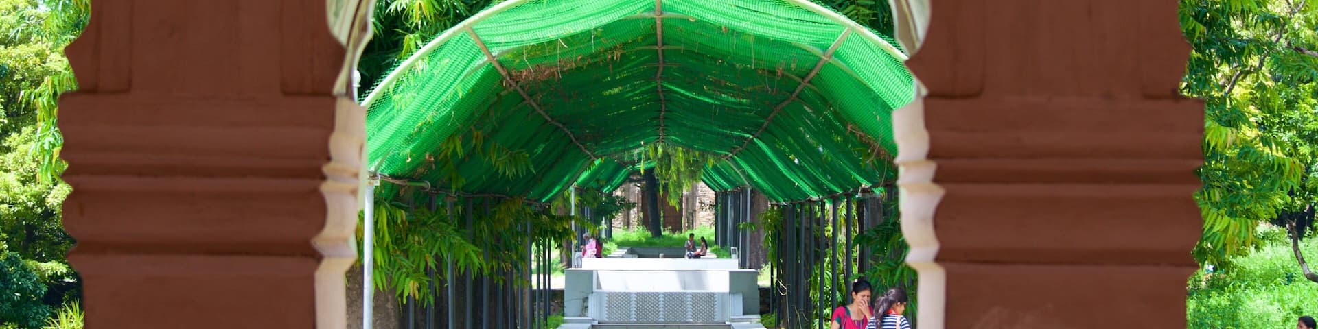 Jardins de Yadavindra que inclui um parque