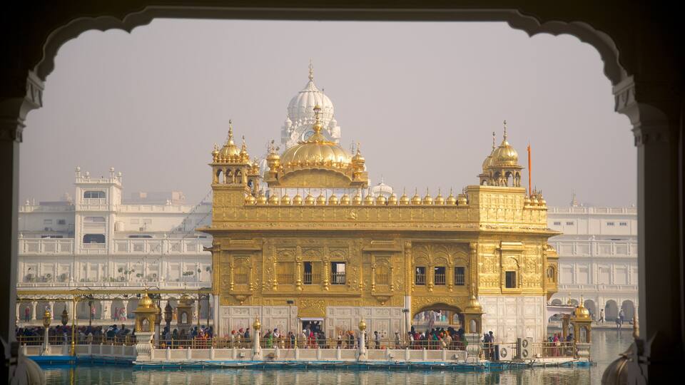 Golden Temple which includes heritage architecture, a temple or place of worship and heritage elements