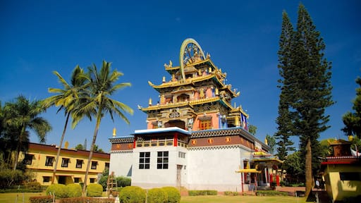 Golden Temple showing a temple or place of worship