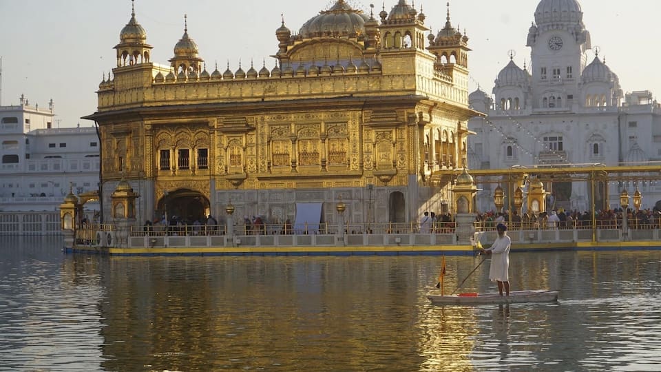 I recently came back from a trip to India & I was impressed by all the #stunningstructures. My no. 1 travel tip is make sure you check beforehand what the weather will be like so you can pack accordingly.