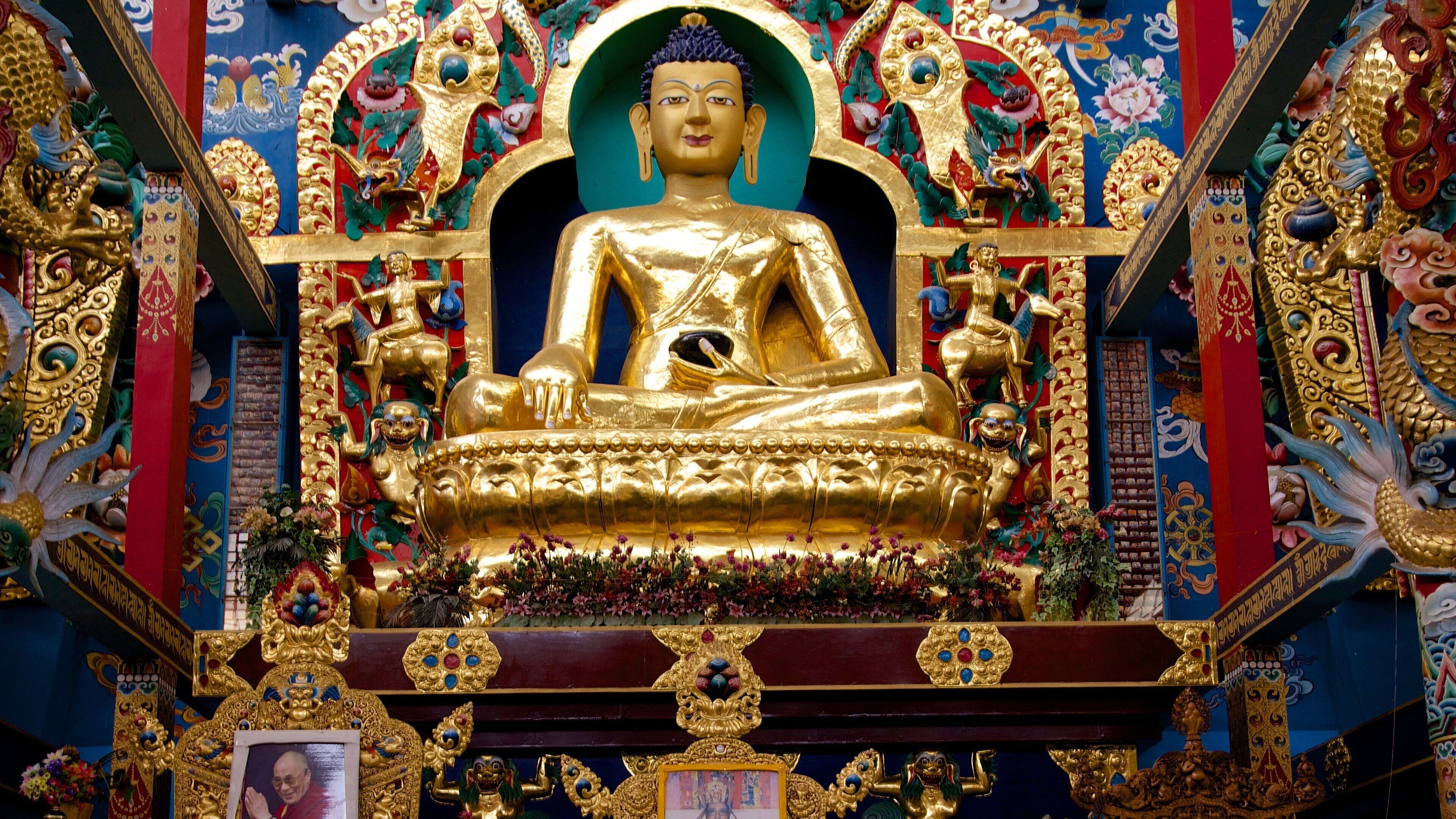 Templo de Oro ofreciendo elementos religiosos