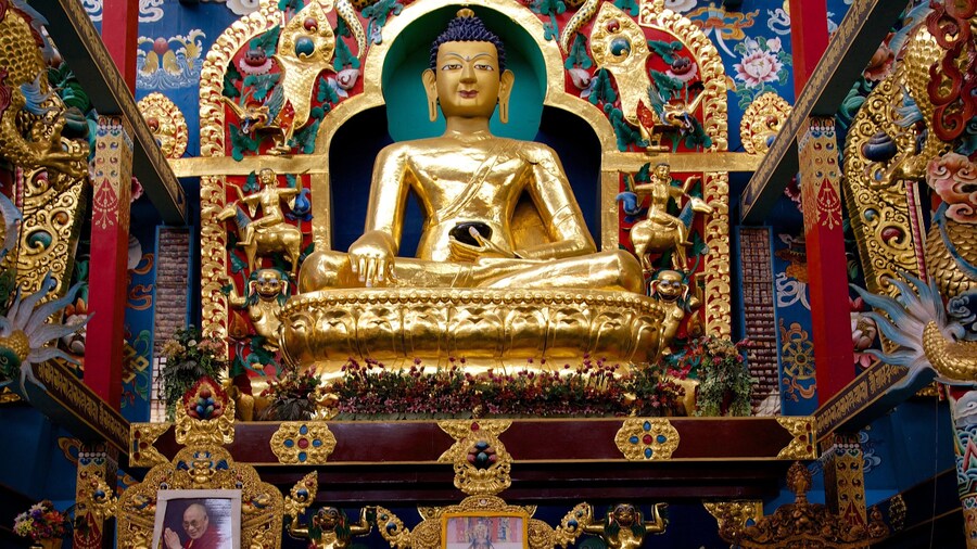 Templo de Oro ofreciendo elementos religiosos