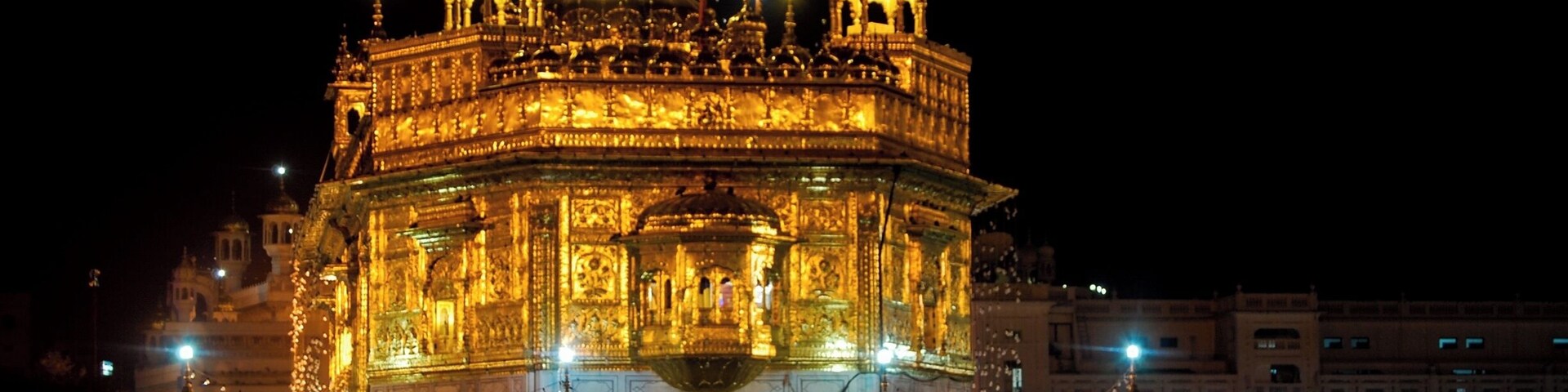 The 'Golden Temple', in Amritsar, is one of the most beautiful sights in all of Northwestern India... and there are plenty! If you find yourself near Punjab province on your journeys, Amritsar is without a doubt worth a visit.
