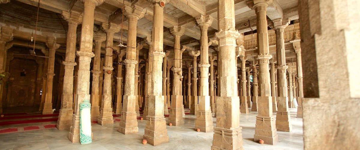 Jama Masjid Mosque which includes a mosque, heritage architecture and heritage elements