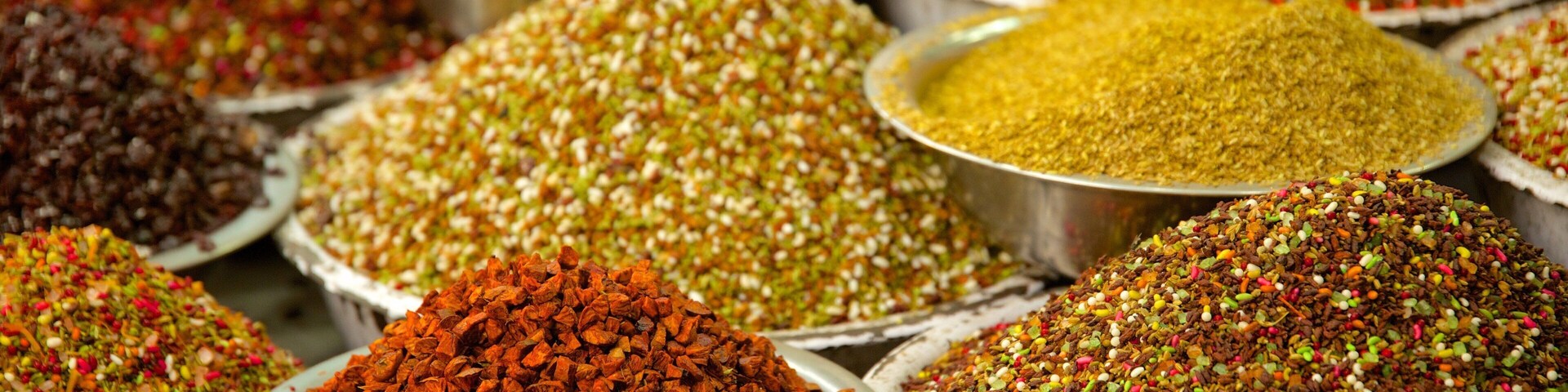 Manek Chowk showing markets and food