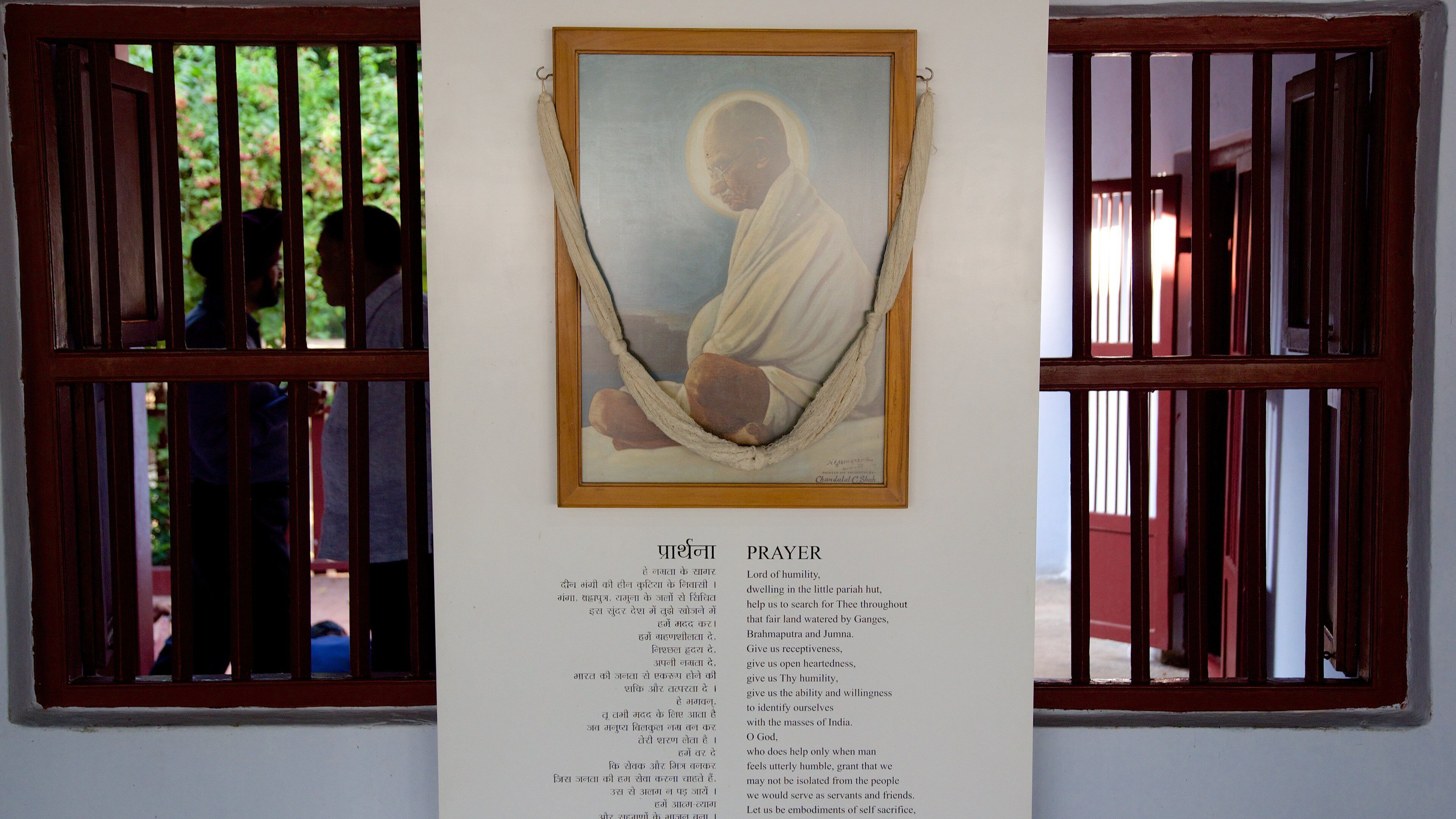Gandhi Ashram mostrando un monumento y señalización