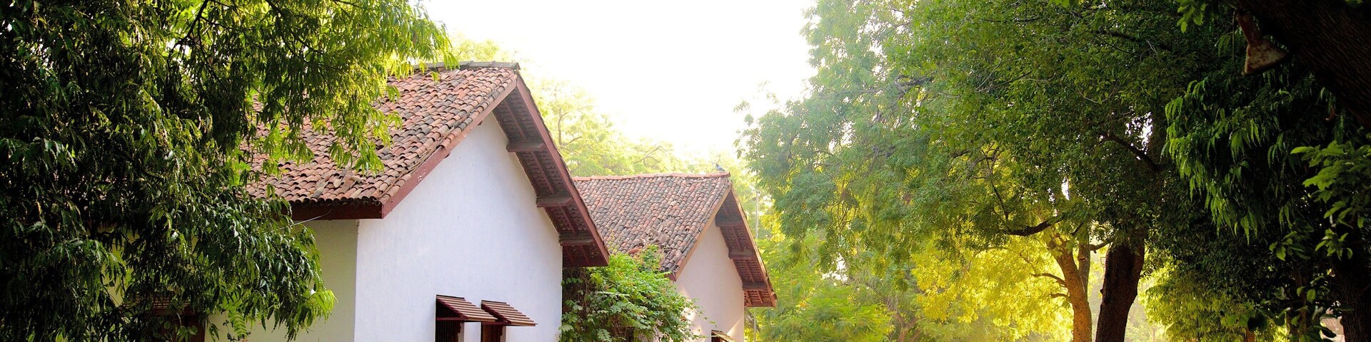 Gandhi Ashram que incluye elementos religiosos