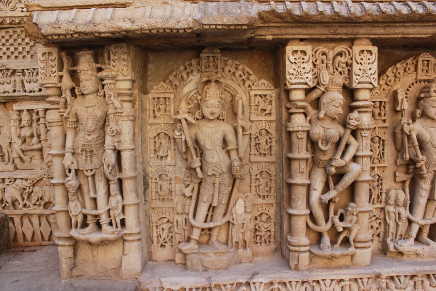 A queen of stepwell's. A magic near Patan. You wont realize there is a stepweel so beautifully carved until you reach it.
#StunningStructures