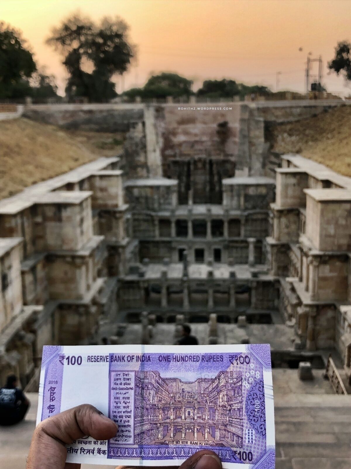 'Rani ki vav' is an architectural marvel which was built as a token of love. Stepping into this stepwell made us feel like we were revisiting 11th century  Gujrat and were immersed in the stories about the beautiful heritage structure. It was added to UNESCO world heritage list in 2014. And our Govt of India has honored this architectural wonder by printing it on the new 100 rupees note.
#unesco #ranikivav #gujrat #incredibleindia 
