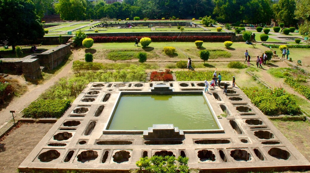 Shaniwar Wada which includes a garden and a pond