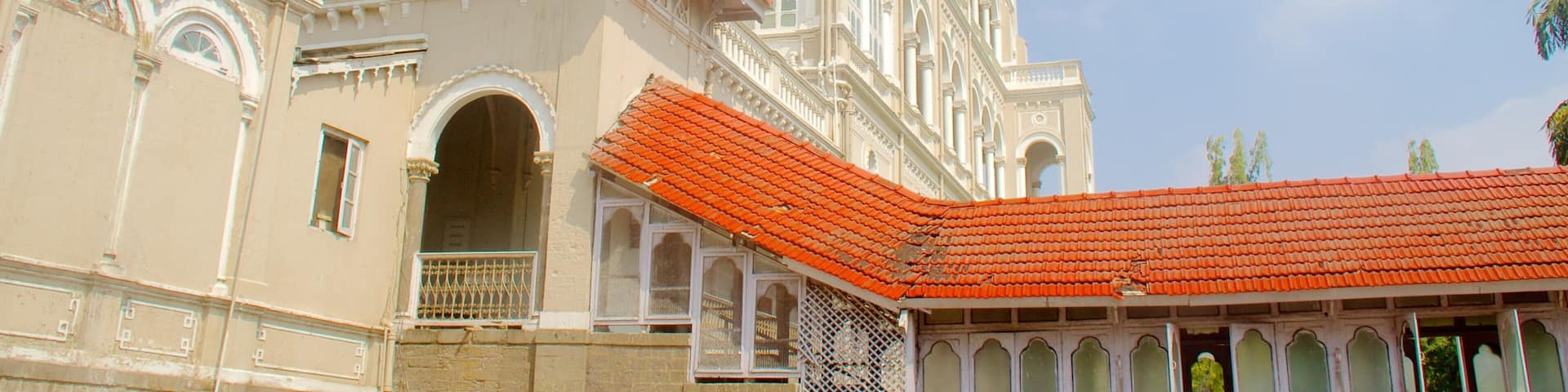Palacio del Aga Khan ofreciendo patrimonio de arquitectura y castillo o palacio