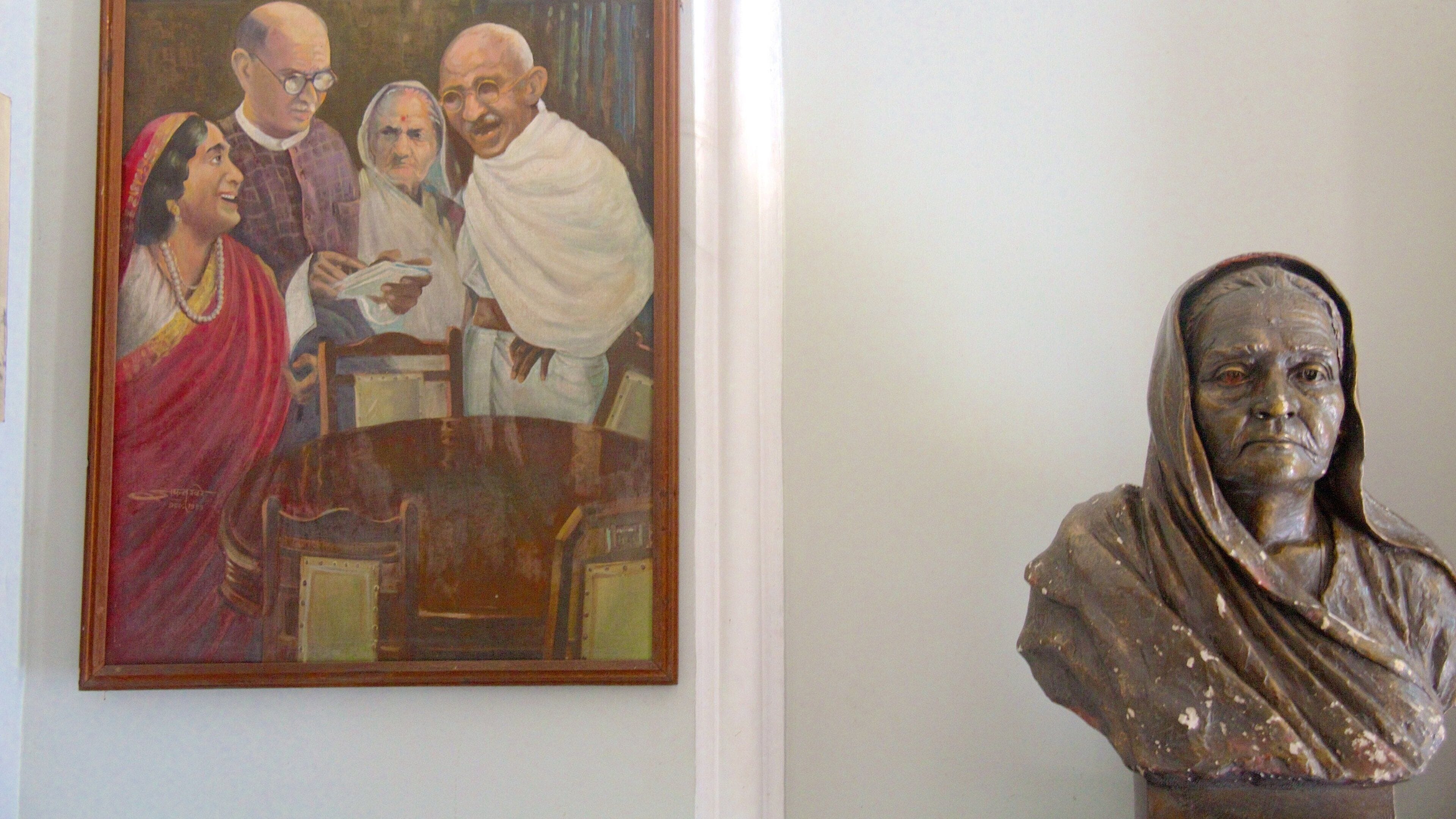 アガ カーン宮殿 どの含み 屋内の眺め と 像あるいは彫刻