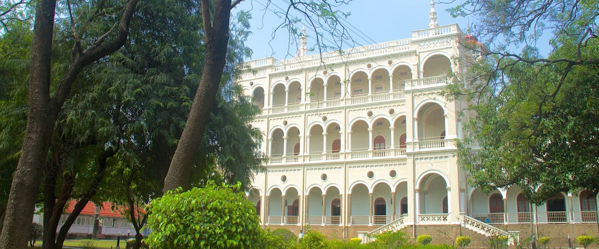 Palais de l\'Aga Khan qui includes château, ville et parc