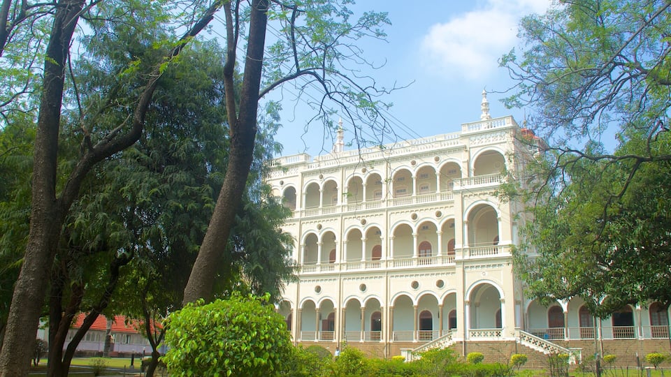 Aga Khan Palace showing a city, a park and a castle
