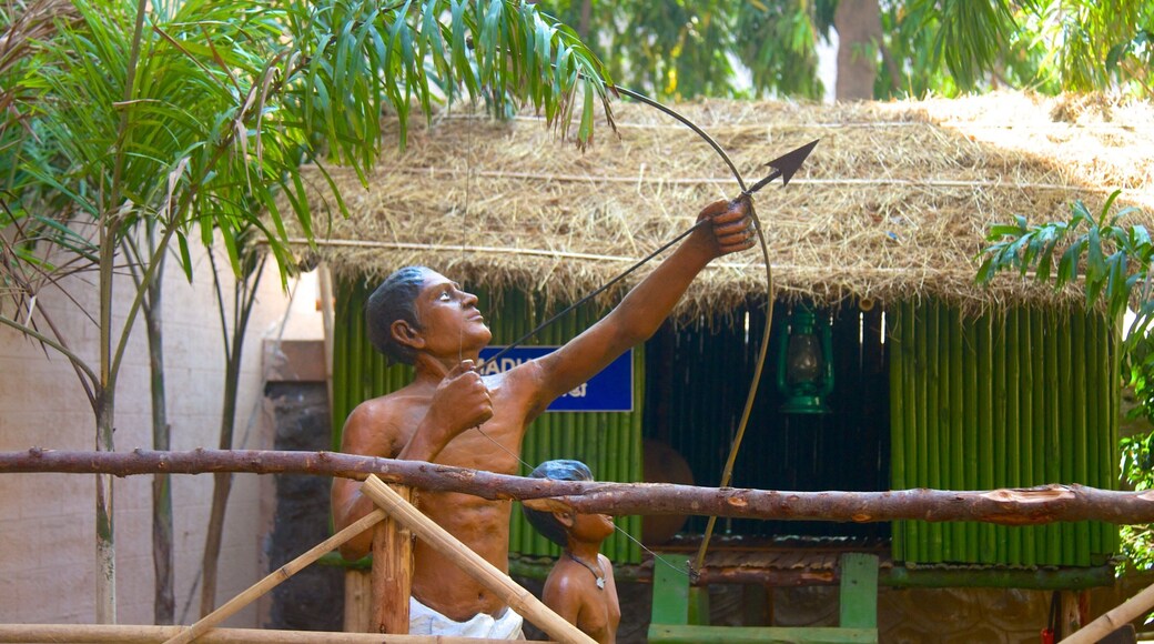 Musée tribal qui includes art en plein air
