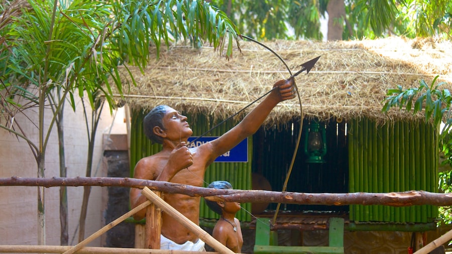 Musée tribal qui includes art en plein air