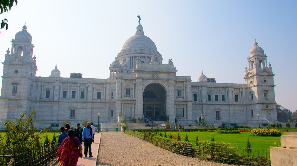 Victoria Memorial which includes a memorial, heritage architecture and a garden
