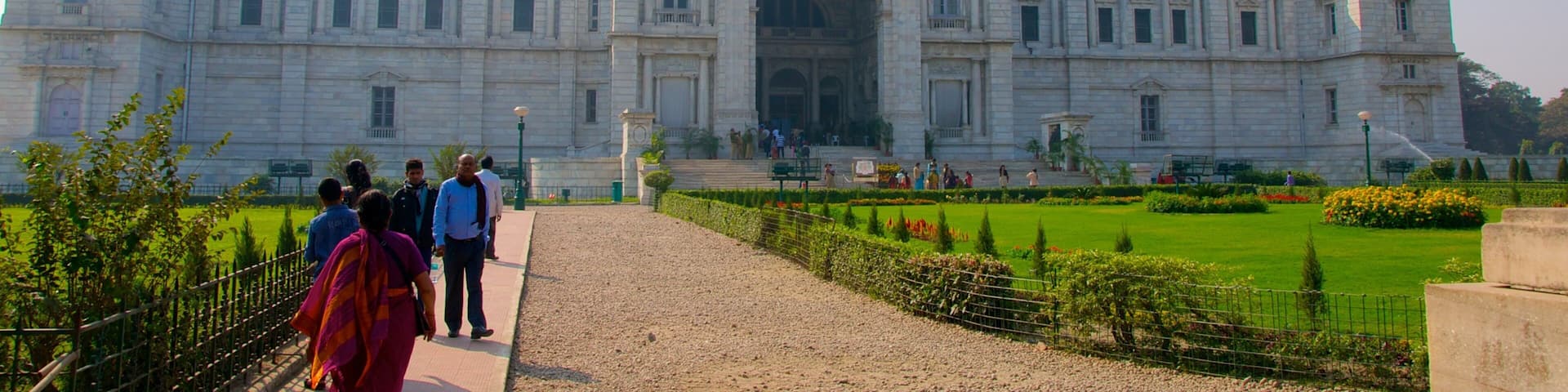 Victoria Memorial which includes a memorial, heritage architecture and a garden