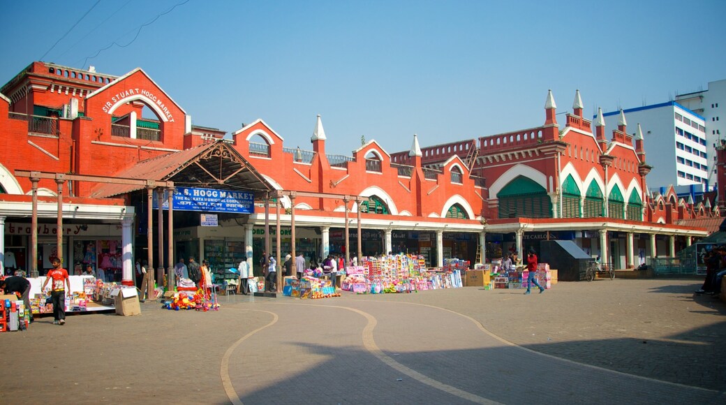 New Market showing a square or plaza, markets and a city