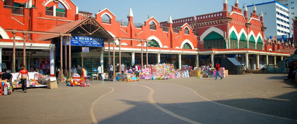 New Market showing a square or plaza, markets and a city